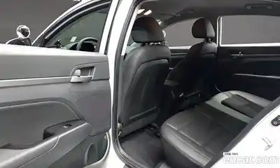 Hyundai Avante 2018 1.6 автомат (гидро), миниатюра 11
