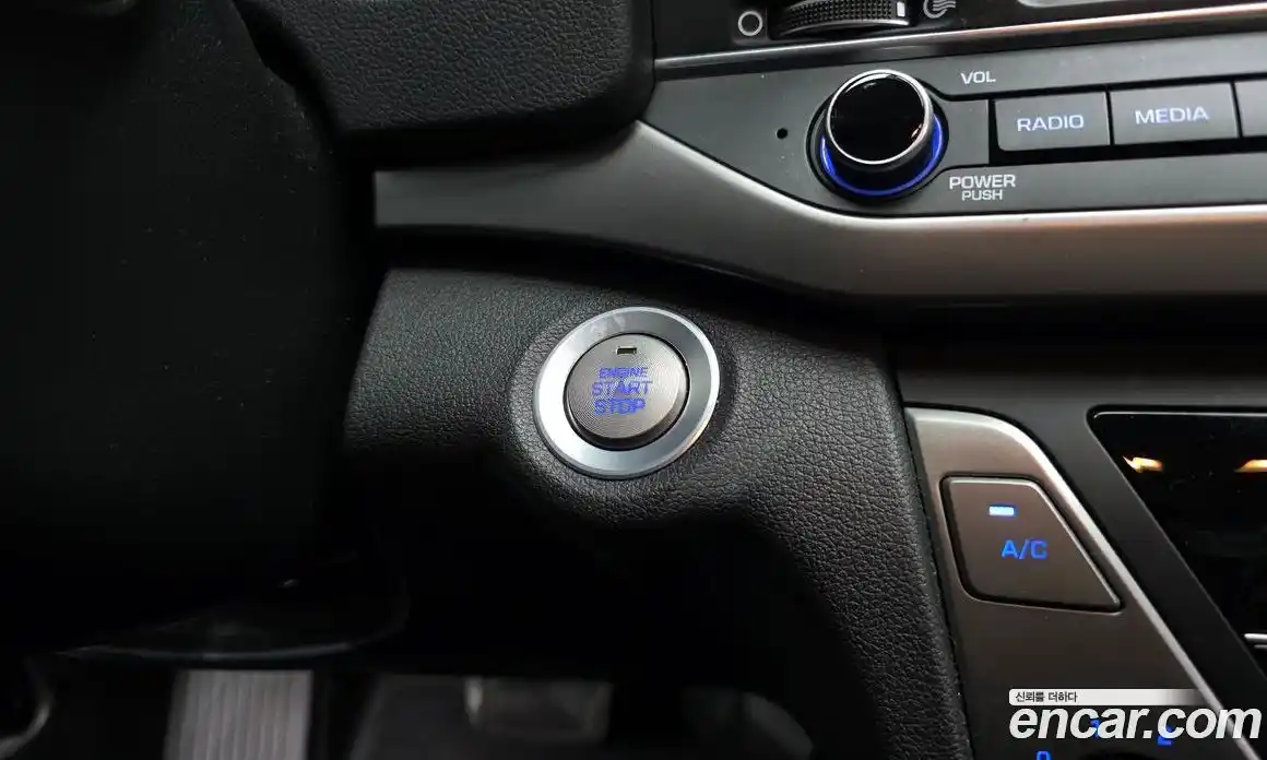 Hyundai Avante 2018 1.6 автомат (гидро), фото 17