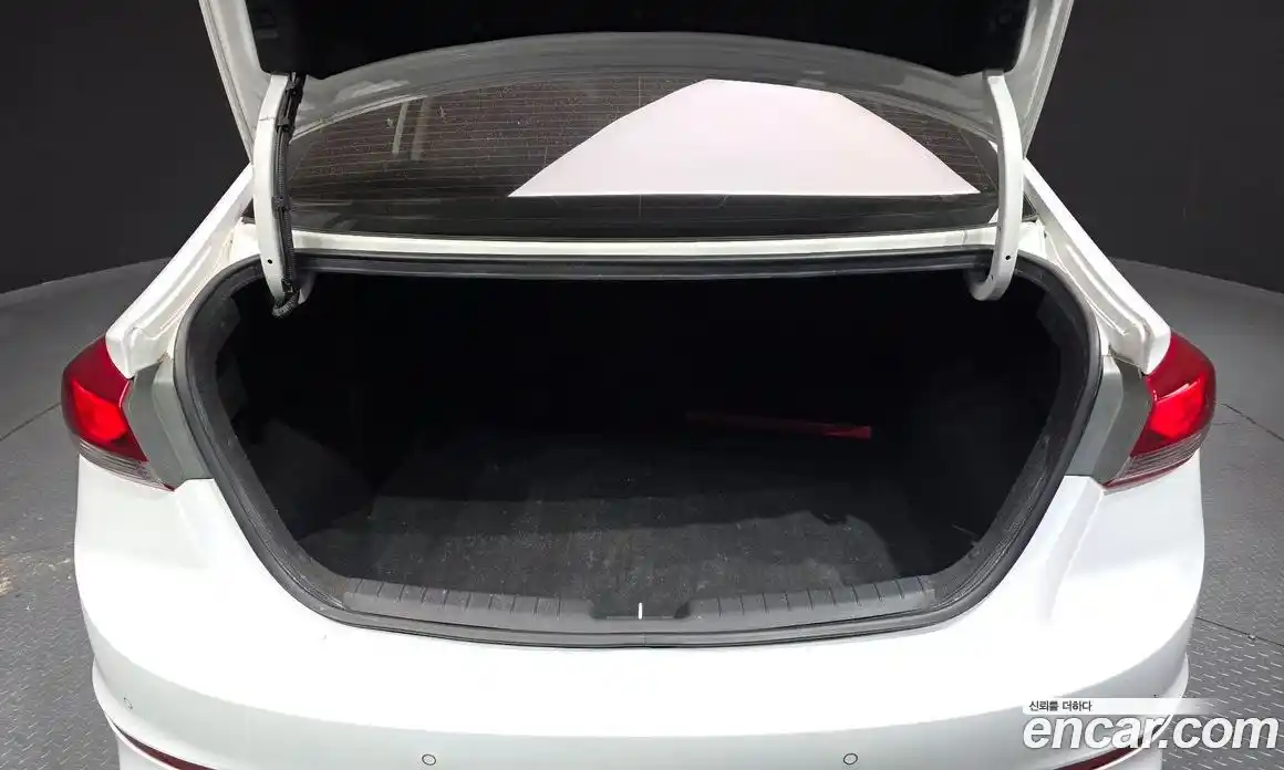 Hyundai Avante 2018 1.6 автомат (гидро), фото 20