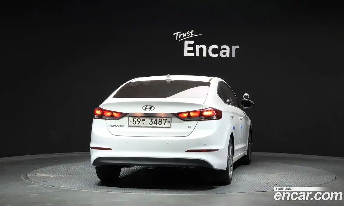 Hyundai Avante 2018 1.6 автомат (гидро), фото 4