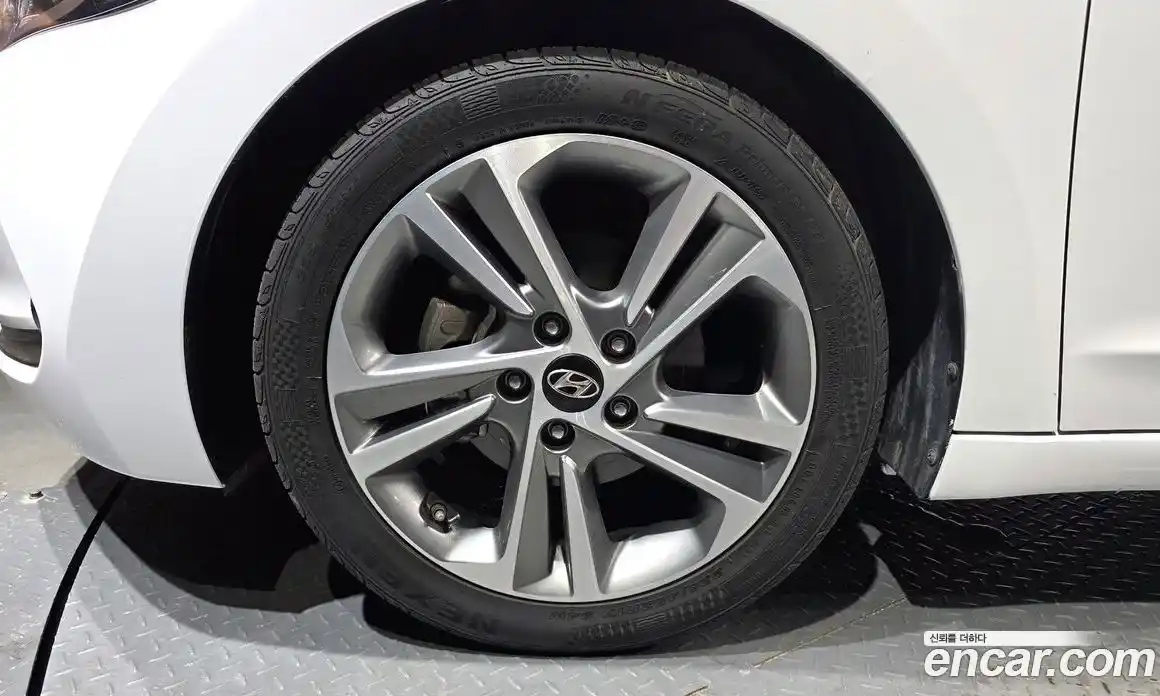 Hyundai Avante 2018 1.6 автомат (гидро), фото 5
