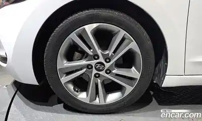 Hyundai Avante 2018 1.6 автомат (гидро), миниатюра 5