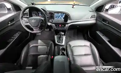 Hyundai Avante 2018 1.6 автомат (гидро), миниатюра 7