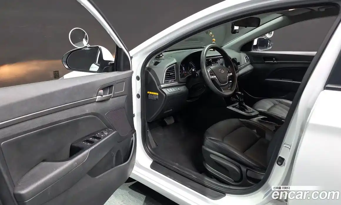 Hyundai Avante 2018 1.6 автомат (гидро), фото 10