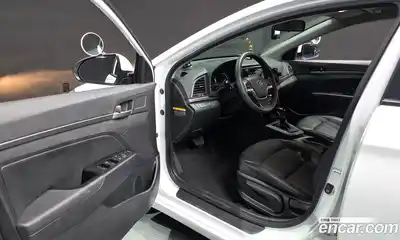 Hyundai Avante 2018 1.6 автомат (гидро), миниатюра 10