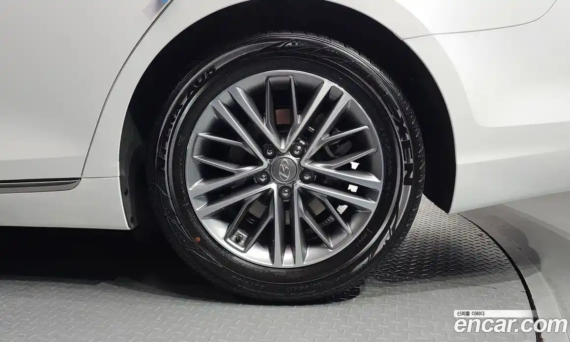 Hyundai Grandeur 2018 2.4 автомат (гидро), фото 7