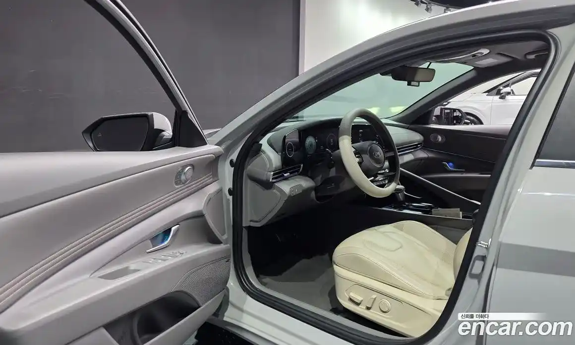 Hyundai Avante 2023 1.6 автомат (гидро), фото 13
