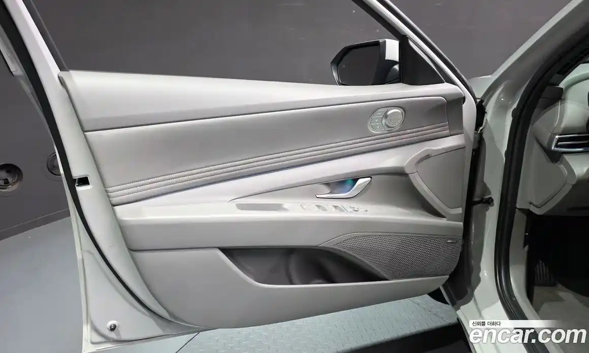 Hyundai Avante 2023 1.6 автомат (гидро), фото 14