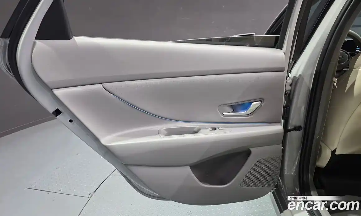 Hyundai Avante 2023 1.6 автомат (гидро), фото 15