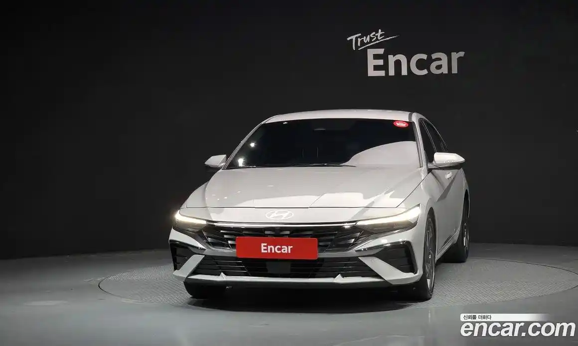 Hyundai Avante 2023 1.6 автомат (гидро), фото 3