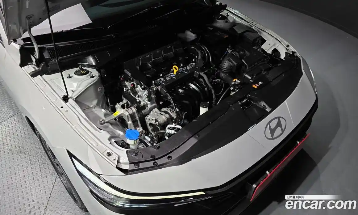 Hyundai Avante 2023 1.6 автомат (гидро), фото 6