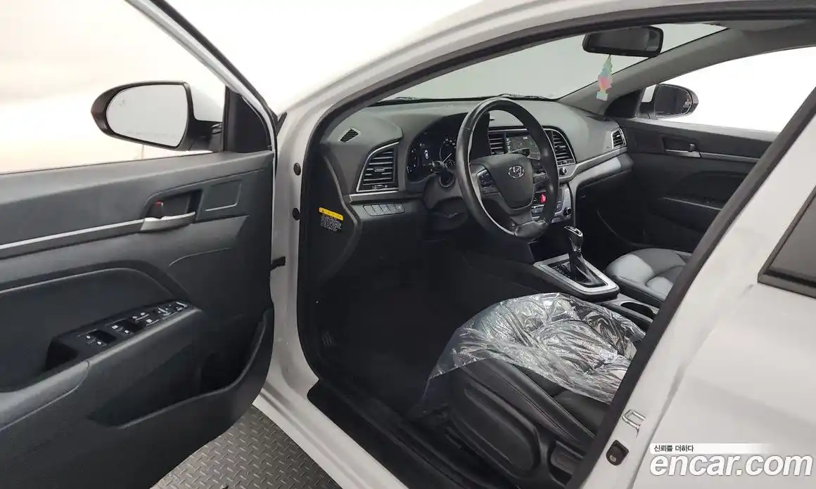Hyundai Avante 2018 1.6 автомат (гидро), фото 12