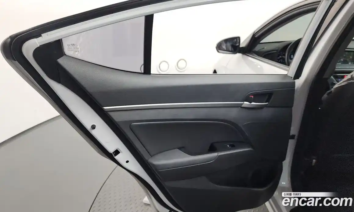 Hyundai Avante 2018 1.6 автомат (гидро), фото 14