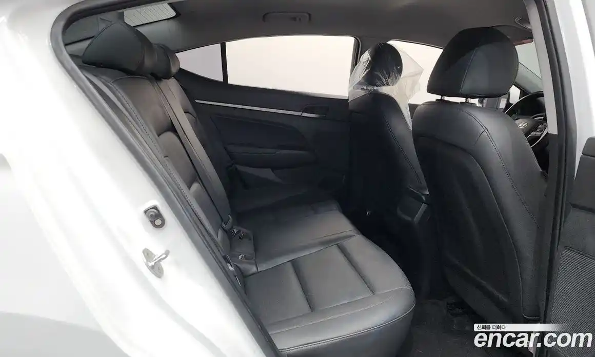 Hyundai Avante 2018 1.6 автомат (гидро), фото 16