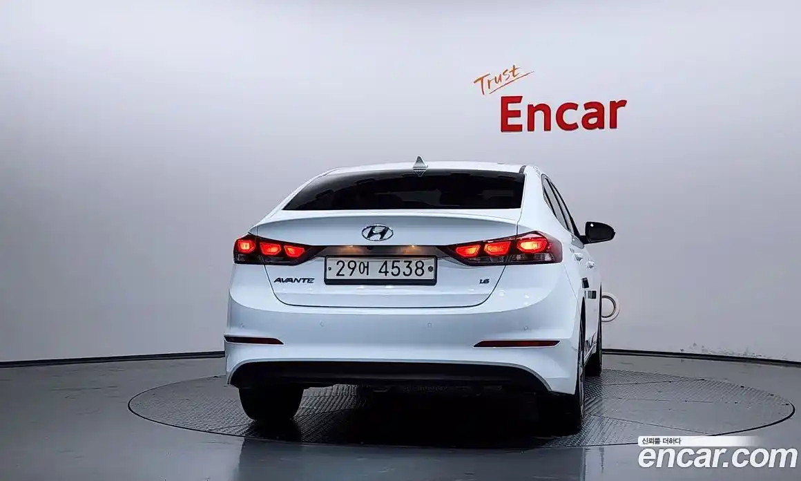 Hyundai Avante 2018 1.6 автомат (гидро), фото 3