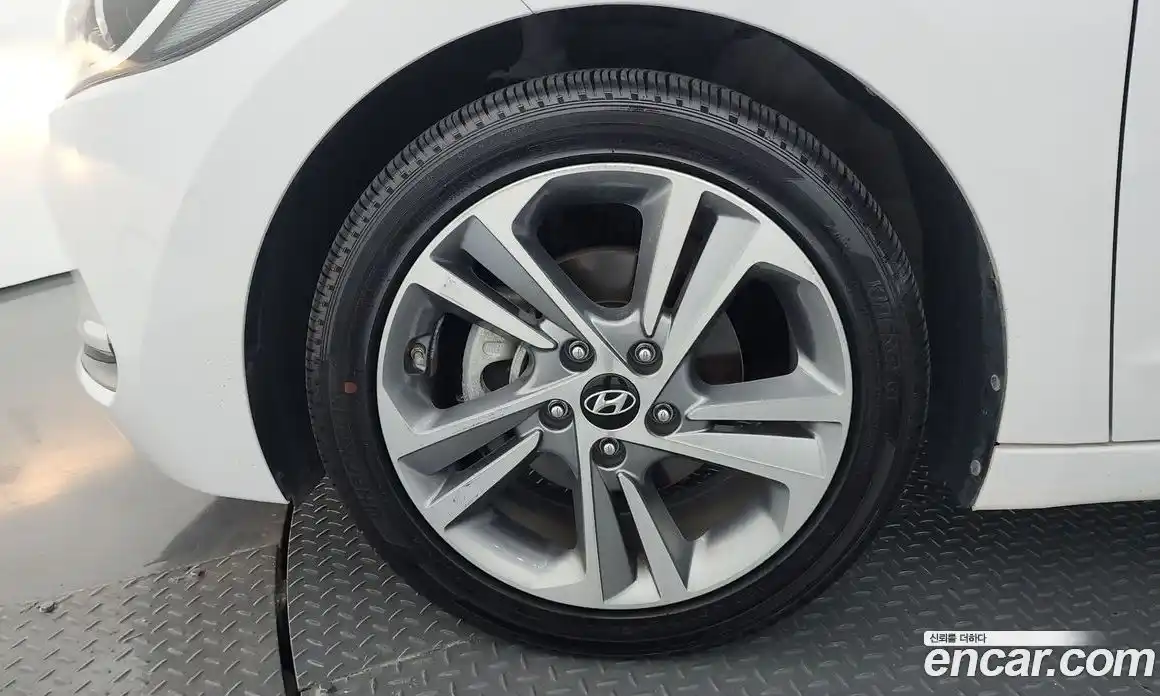 Hyundai Avante 2018 1.6 автомат (гидро), фото 4