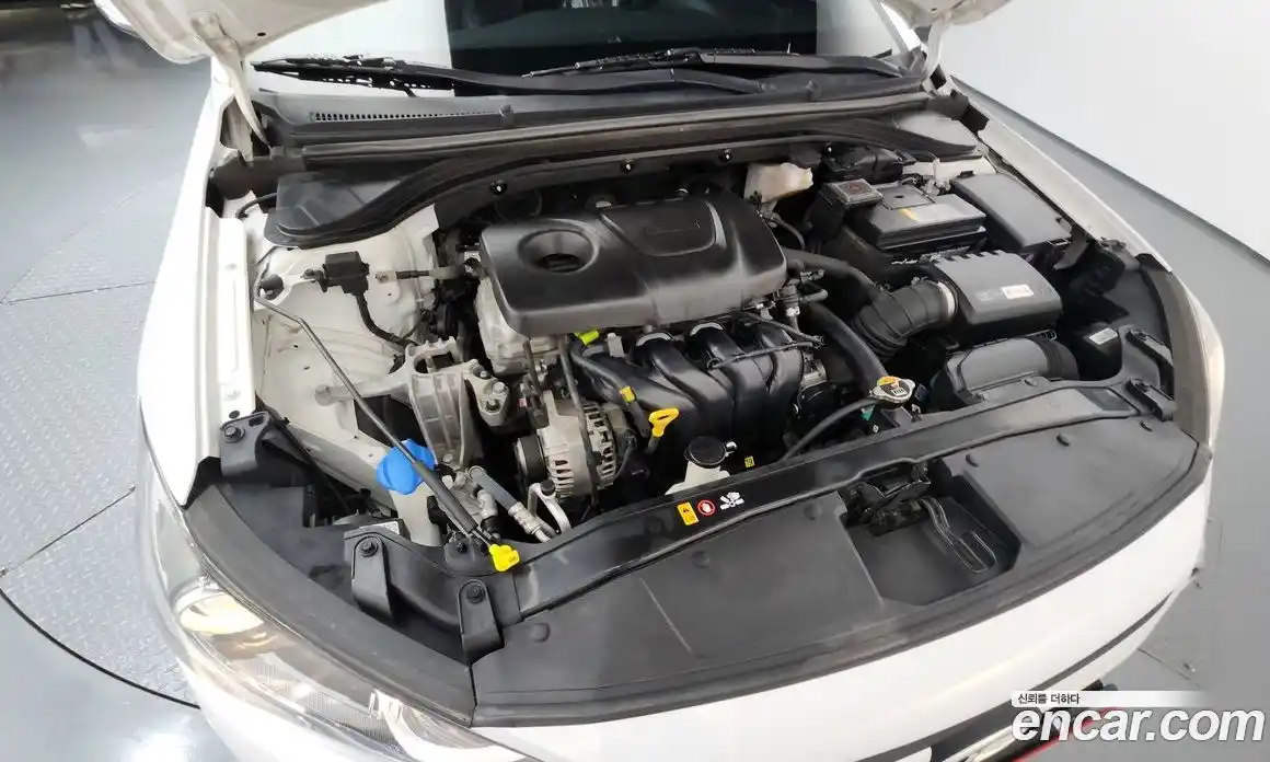 Hyundai Avante 2018 1.6 автомат (гидро), фото 5
