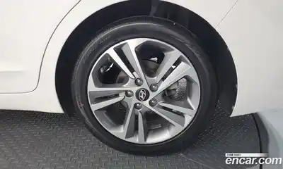 Hyundai Avante 2018 1.6 автомат (гидро), миниатюра 6