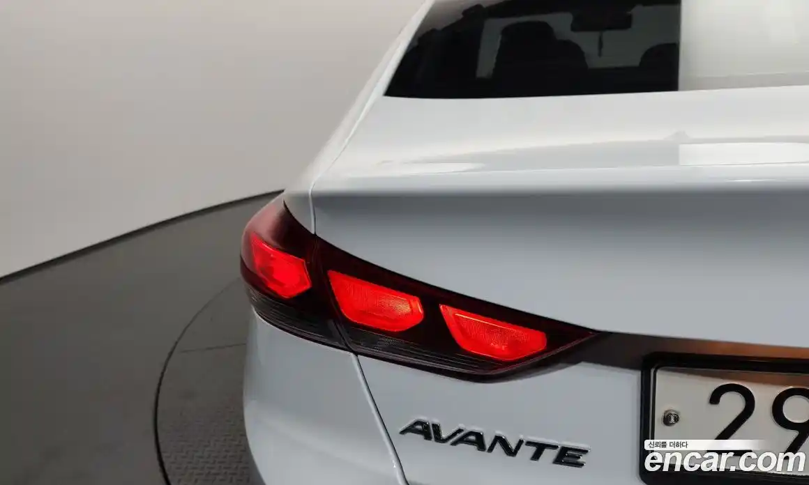Hyundai Avante 2018 1.6 автомат (гидро), фото 8