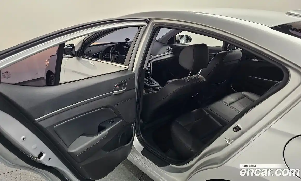 Hyundai Avante 2016 1.6 автомат (гидро), фото 24