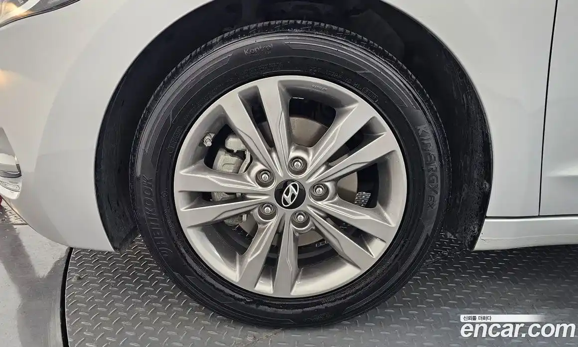 Hyundai Avante 2016 1.6 автомат (гидро), фото 4