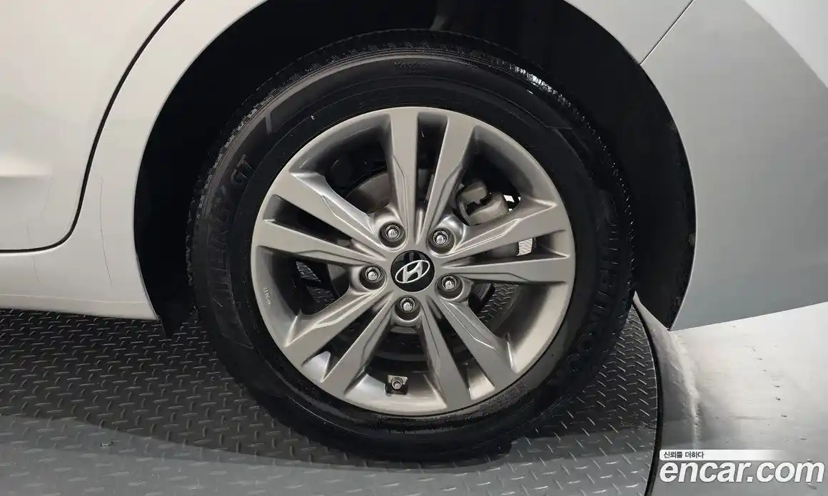 Hyundai Avante 2016 1.6 автомат (гидро), фото 6