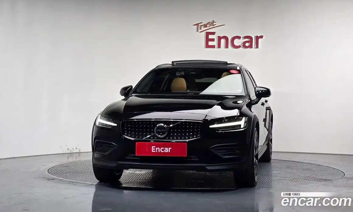 Volvo V60 2023 2.0 автомат (гидро), фото 3