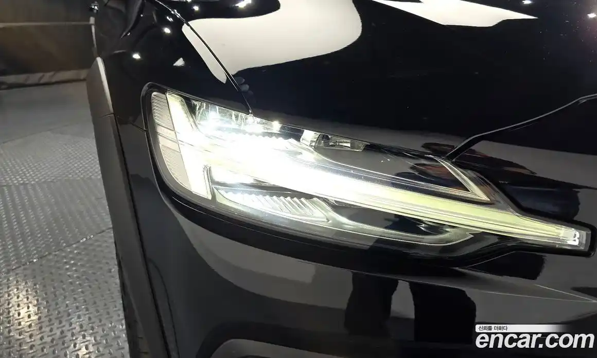 Volvo V60 2023 2.0 автомат (гидро), фото 8