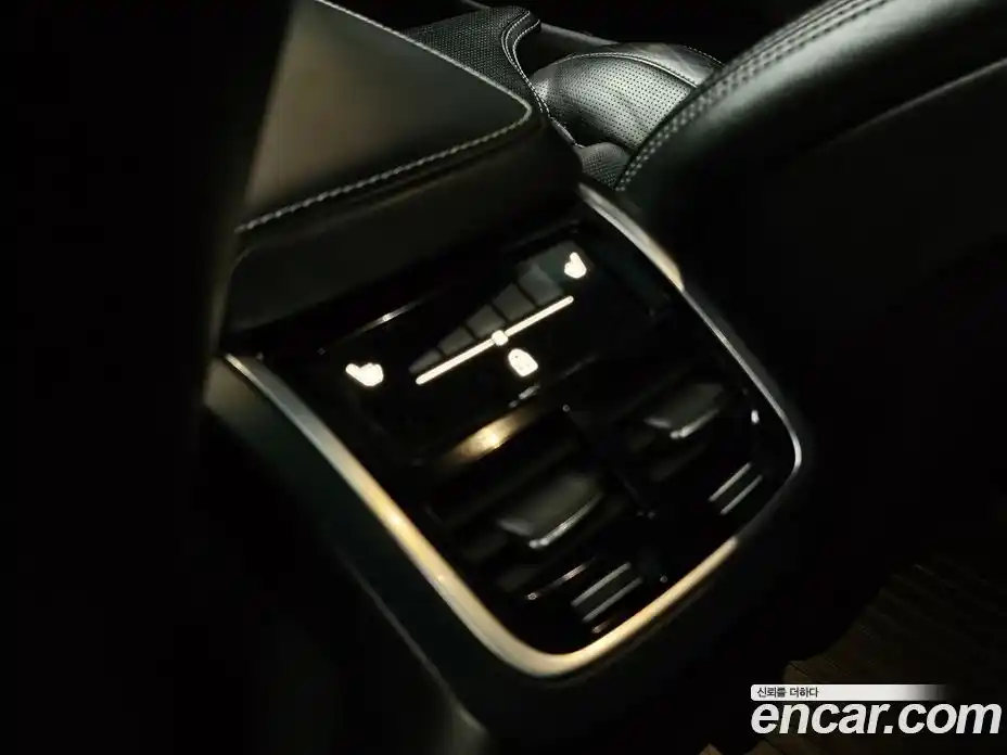 Volvo XC60 2018 2.0 автомат (гидро), фото 12