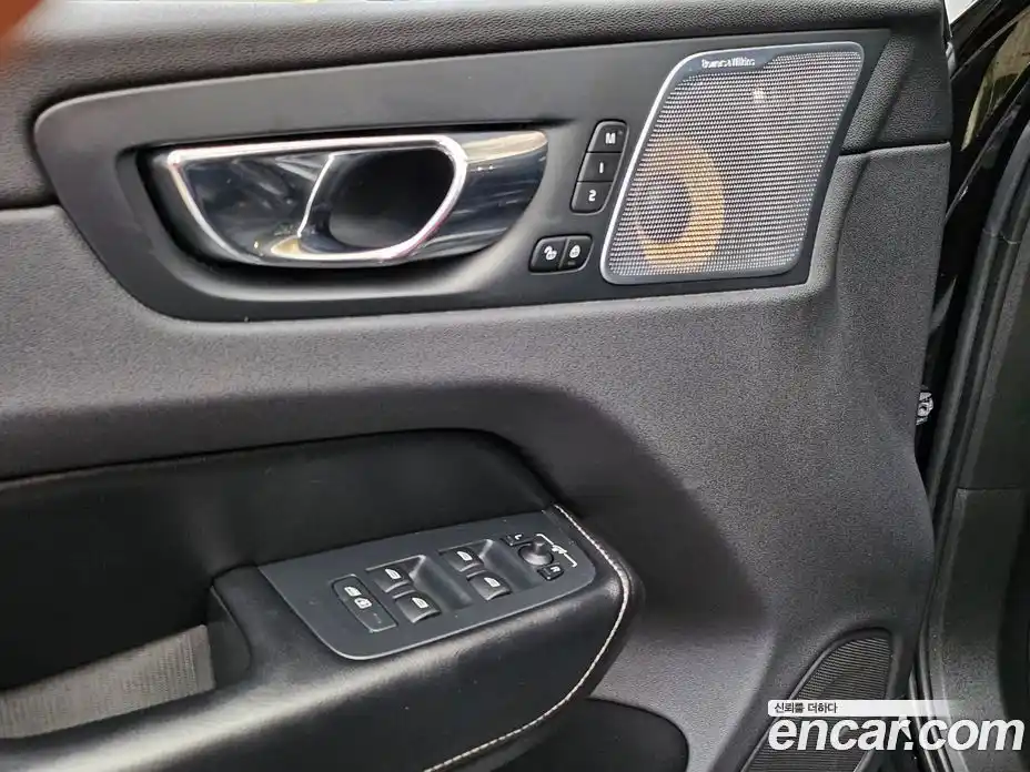 Volvo XC60 2018 2.0 автомат (гидро), фото 16