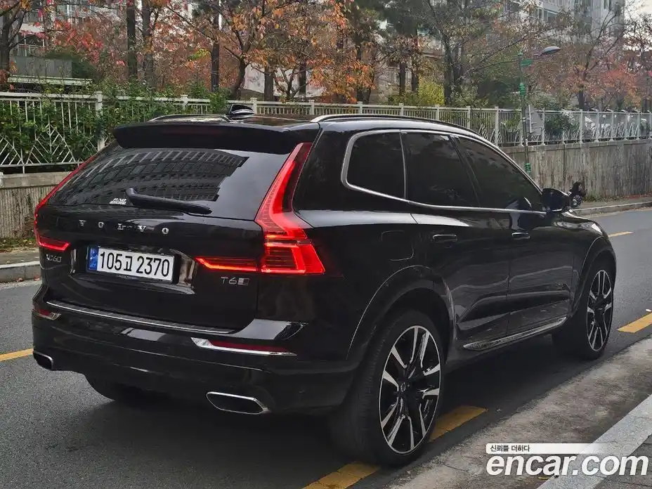 Volvo XC60 2018 2.0 автомат (гидро), фото 17
