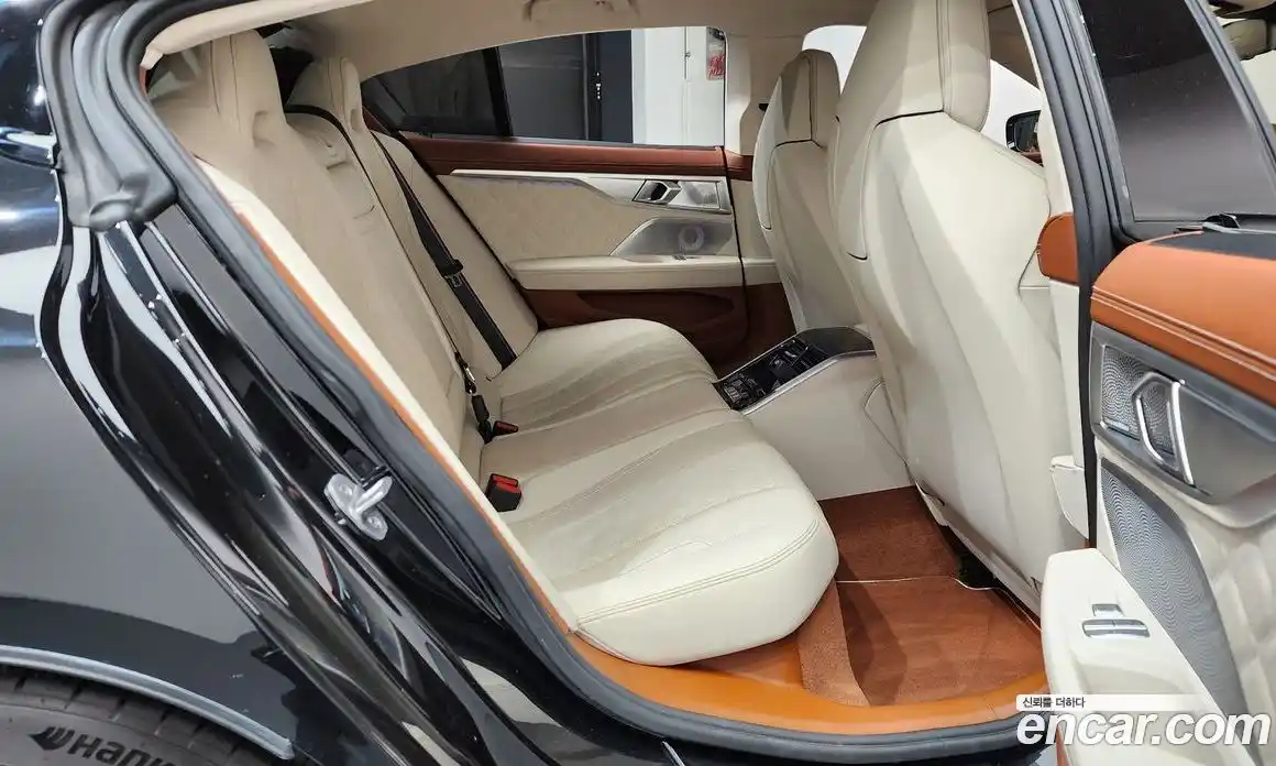 BMW M8 2022 4.4 автомат (гидро), фото 17
