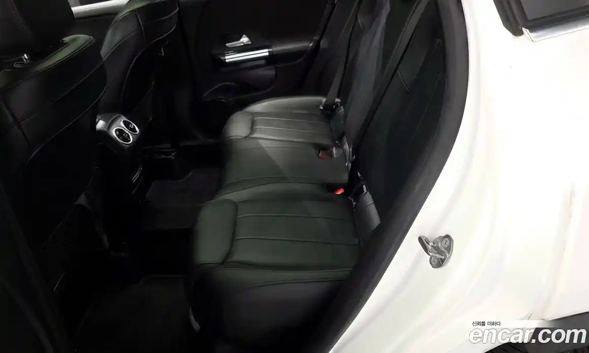 Mercedes-Benz GLA-Class 2021 2.0 гидро, фото 17