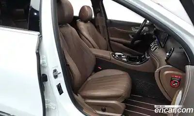 Mercedes-Benz E-Class 2019 2.0 автомат (гидро), миниатюра 11