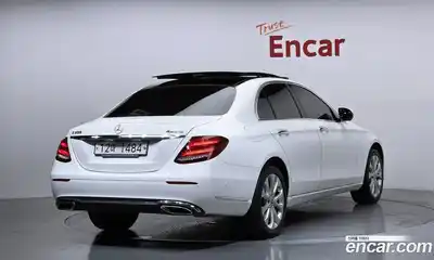 Mercedes-Benz E-Class 2019 2.0 автомат (гидро), миниатюра 2