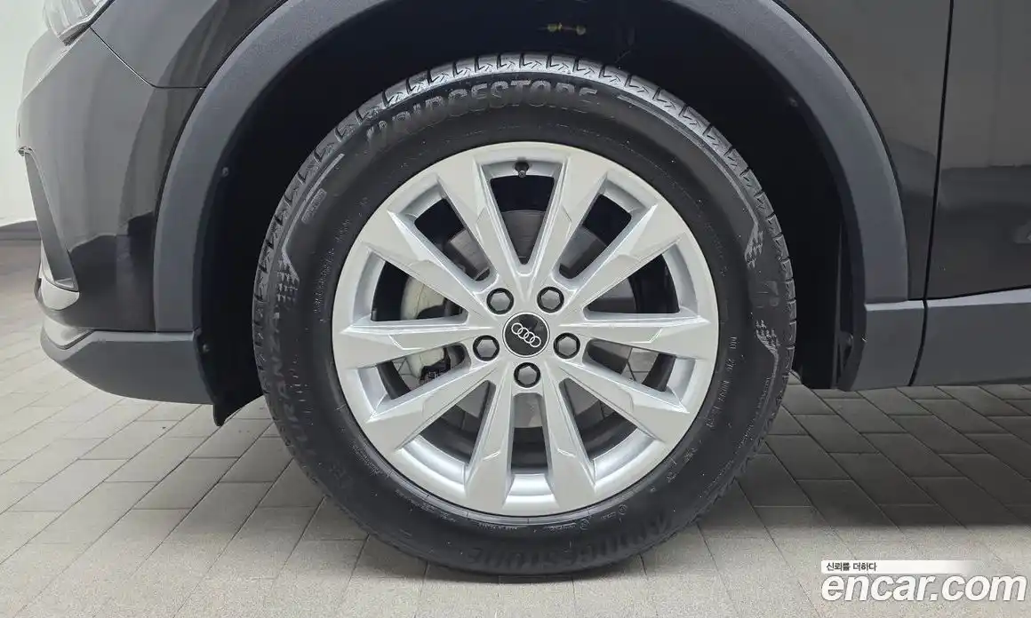 Audi Q3 2023 2.0 автомат (гидро), фото 5