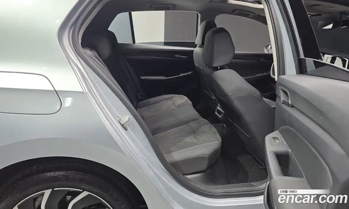 Volkswagen Golf 2022 2.0 автомат (гидро), фото 11