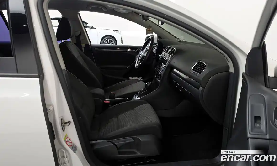 Volkswagen Golf 2011 1.6 автомат (гидро), фото 11