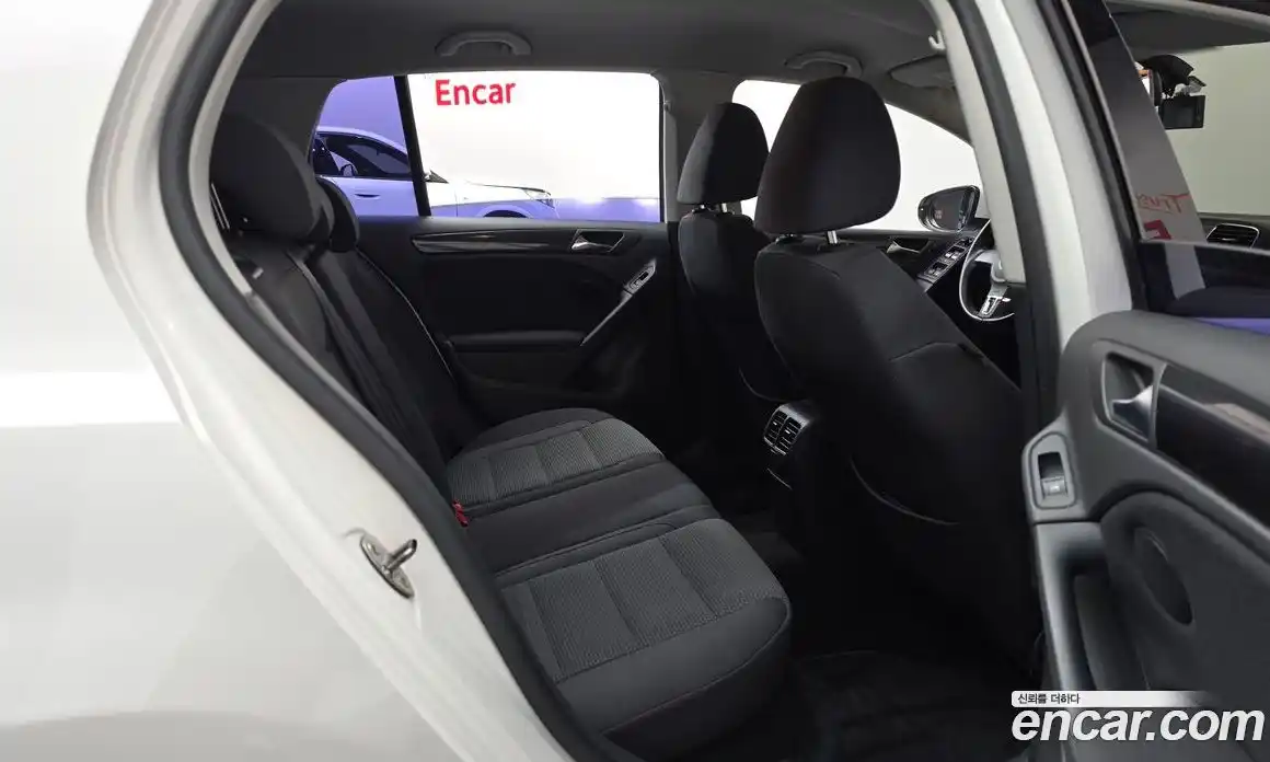 Volkswagen Golf 2011 1.6 автомат (гидро), фото 12
