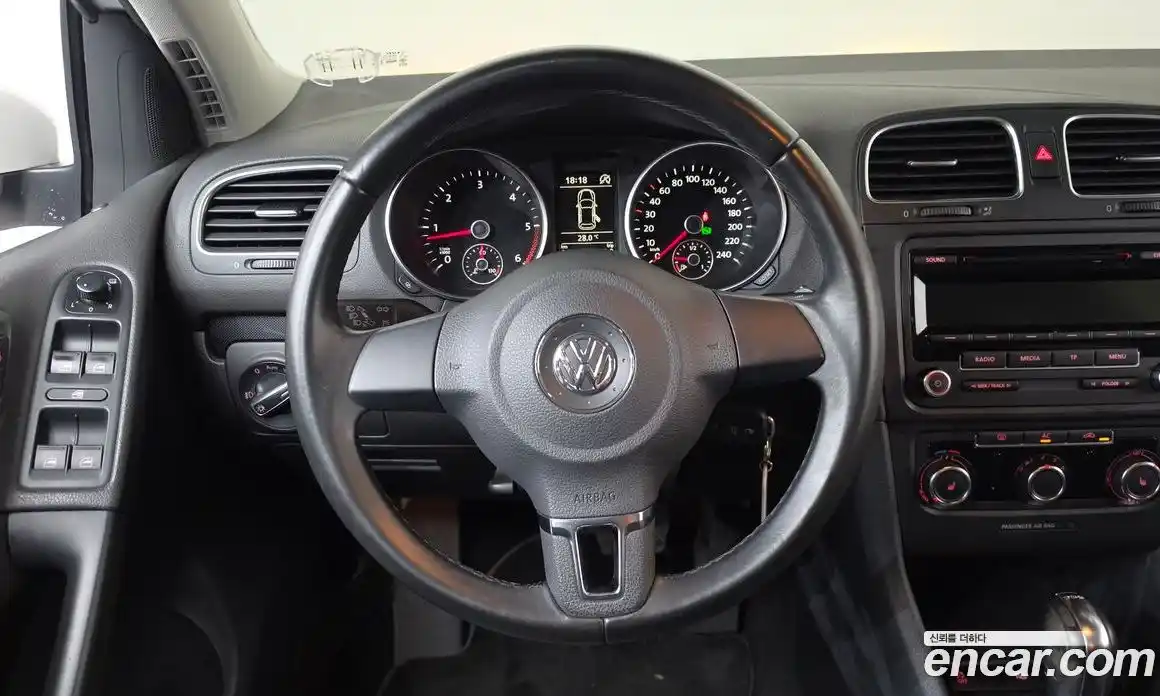 Volkswagen Golf 2011 1.6 автомат (гидро), фото 13