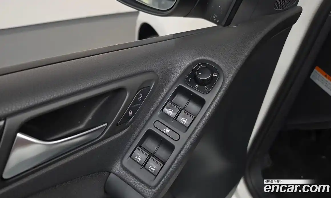 Volkswagen Golf 2011 1.6 автомат (гидро), фото 14