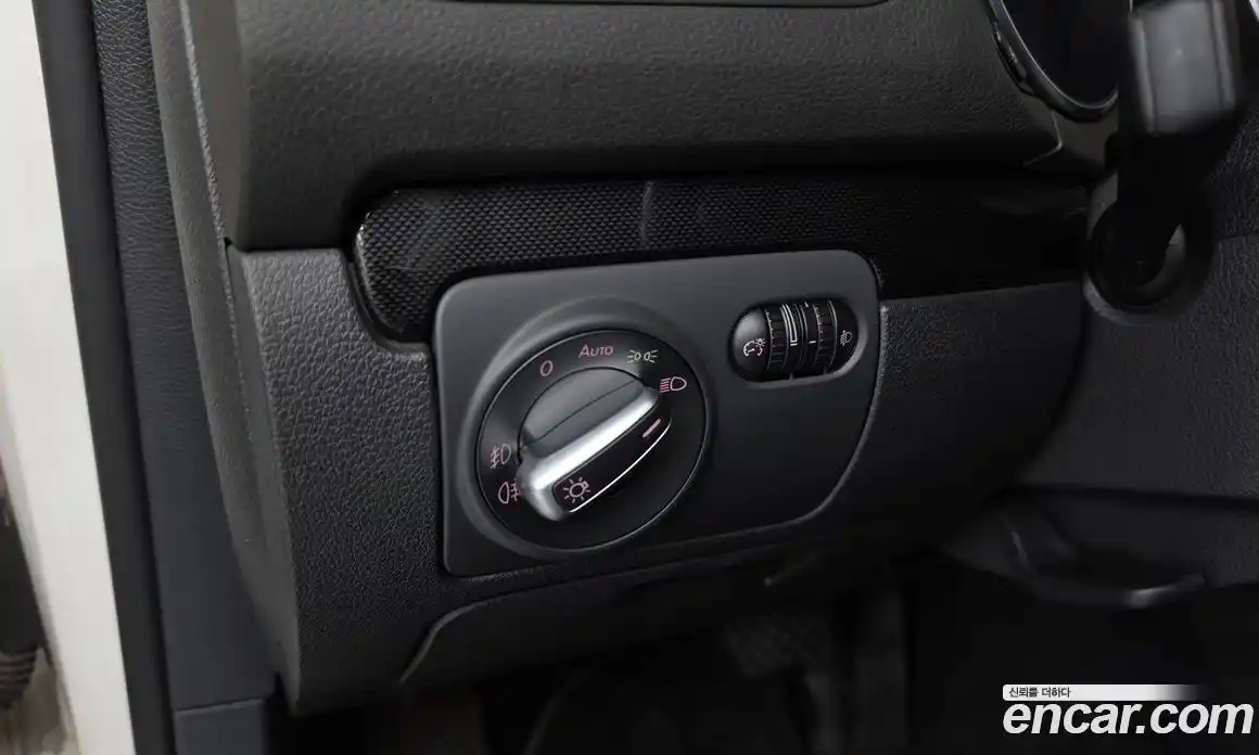 Volkswagen Golf 2011 1.6 автомат (гидро), фото 16