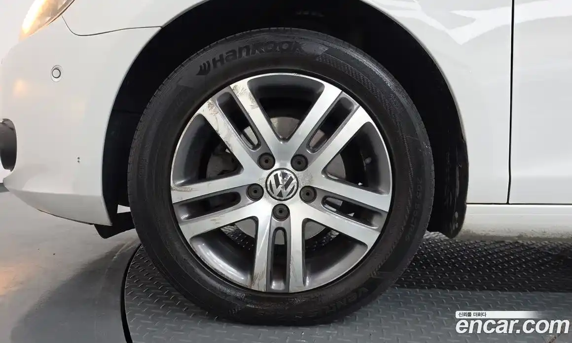 Volkswagen Golf 2011 1.6 автомат (гидро), фото 5