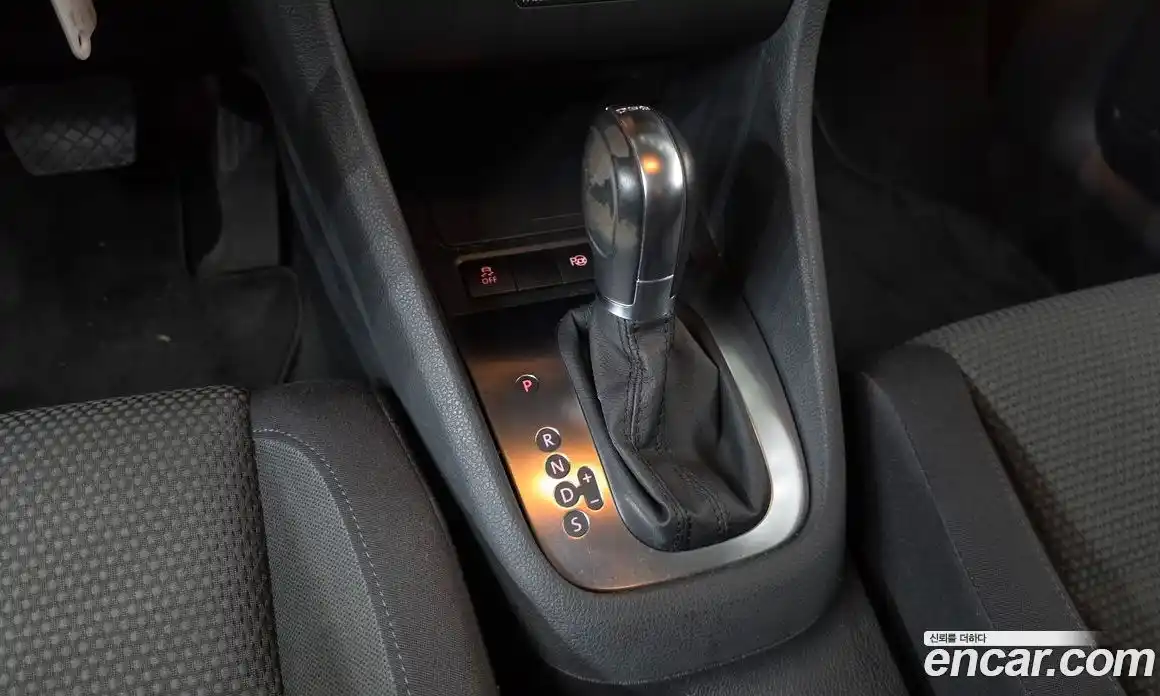 Volkswagen Golf 2011 1.6 автомат (гидро), фото 9