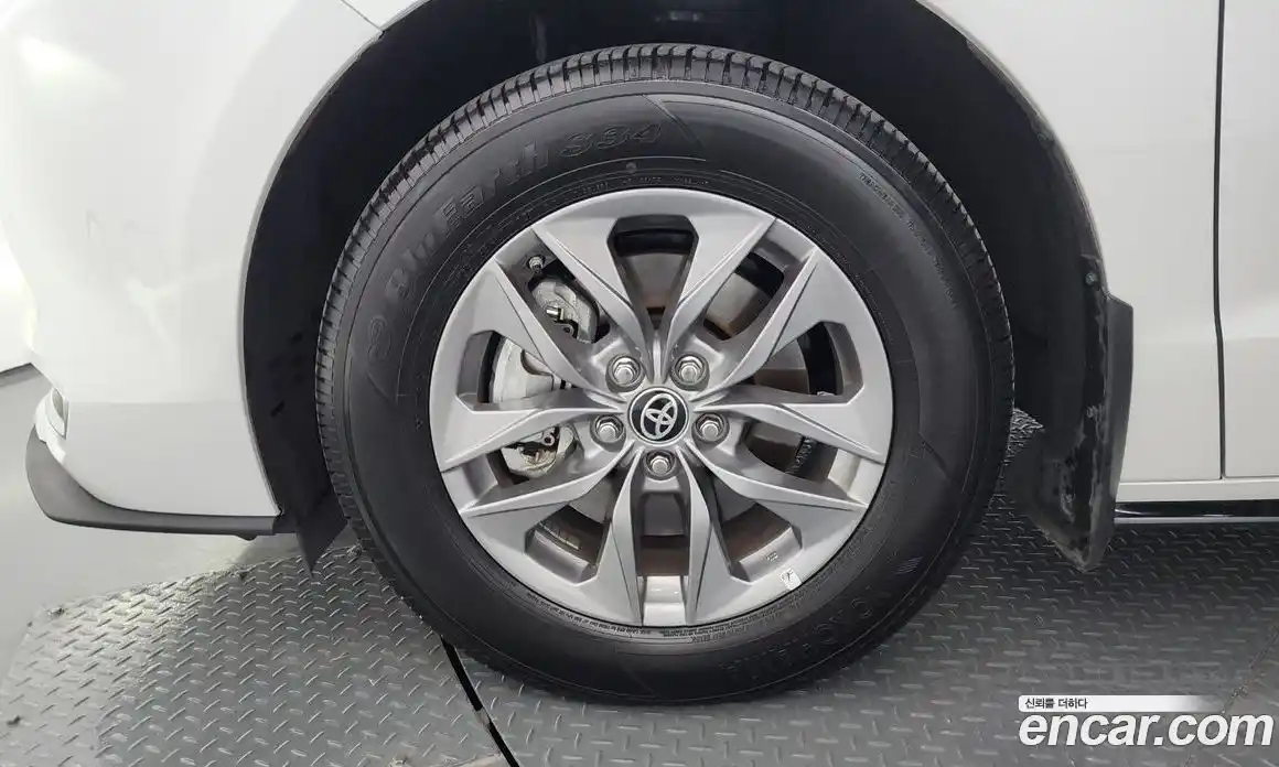 Toyota Sienna 2024 2.5 автомат (гидро), фото 5 Toyota Sienna 2024 2.5 автомат (гидро), фото 5