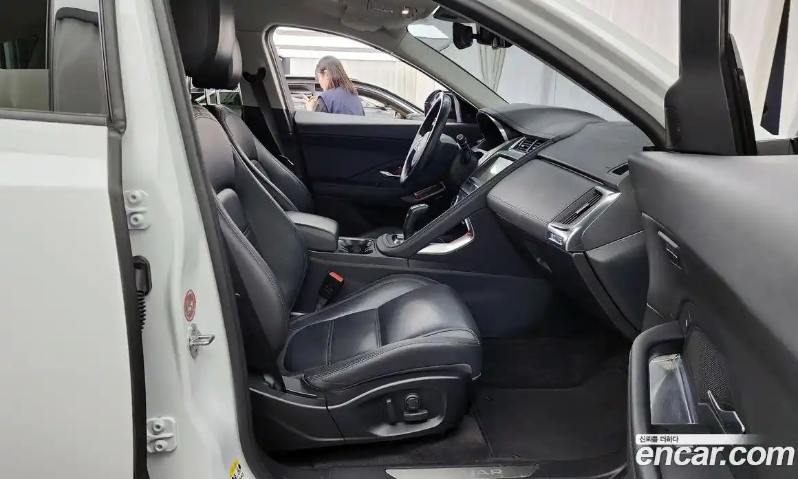 Jaguar E-Pace 2020 2.0 автомат (гидро), фото 11
