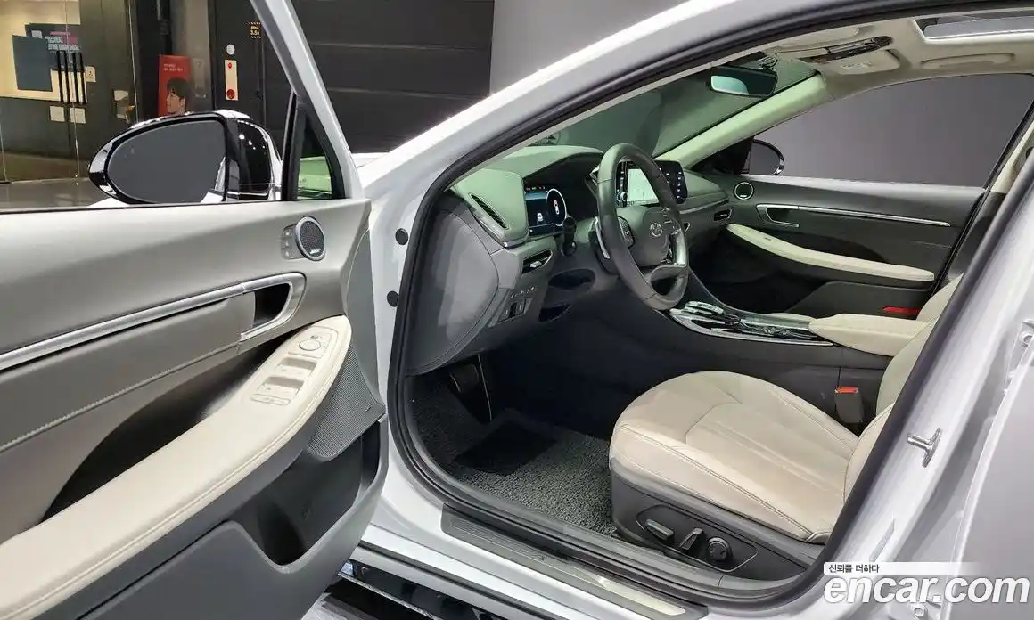 Hyundai Sonata 2023 1.6 автомат (гидро), фото 11