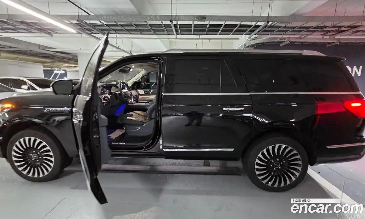 Lincoln Navigator 2019 3.5 автомат (гидро), фото 11 Lincoln Navigator 2019 3.5 автомат (гидро), фото 11