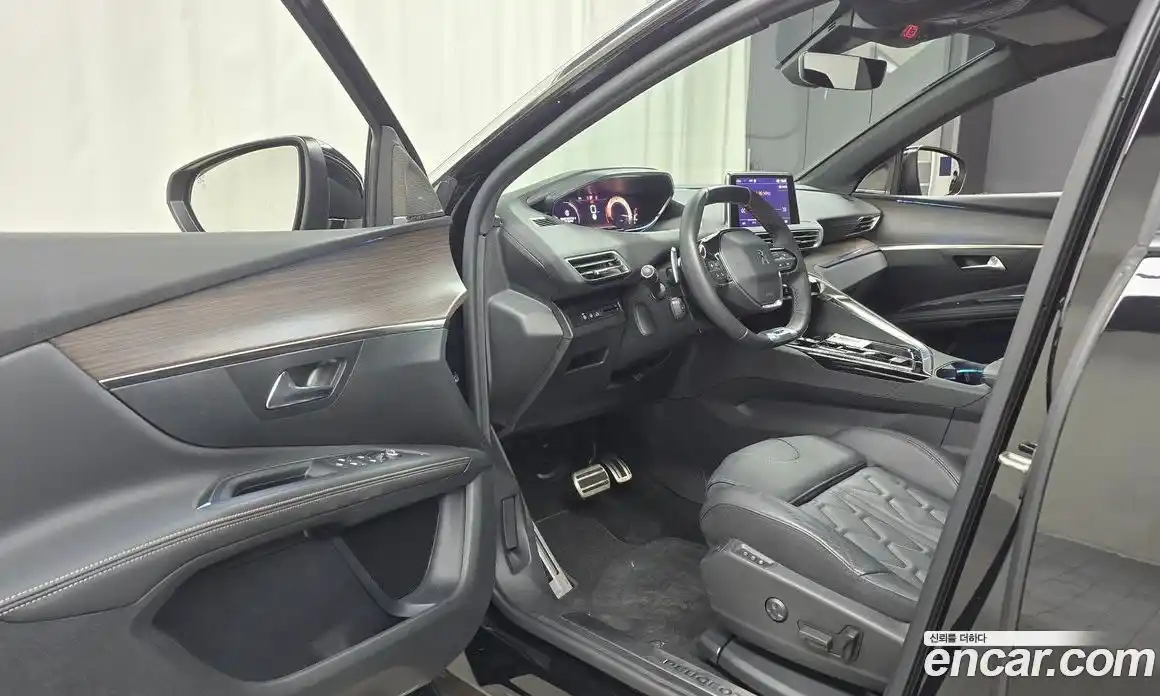 Peugeot 5008 2024 1.2 автомат (гидро), фото 10