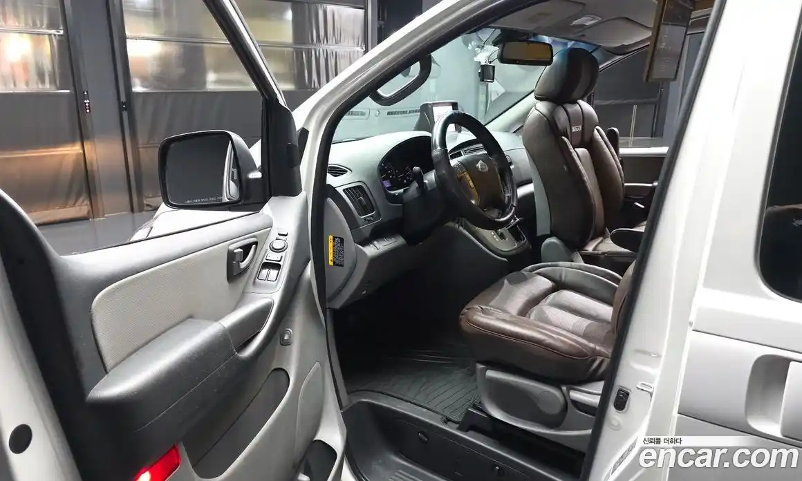 Hyundai Starex 2017 2.5 автомат (гидро), фото 13
